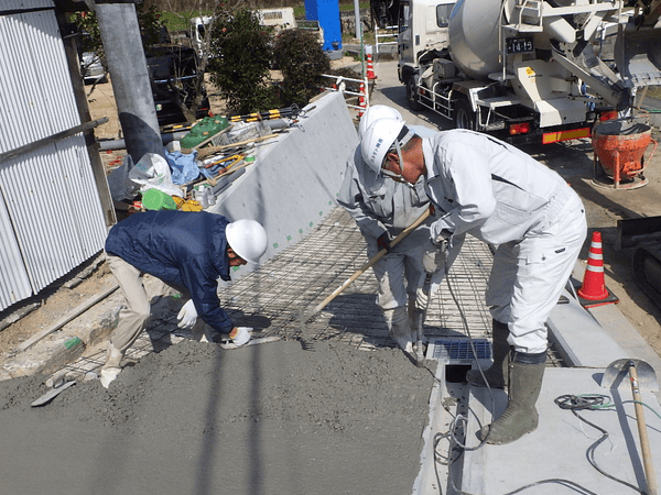 岩国市で舗装工事を行うヨネモト興産のスタッフ達