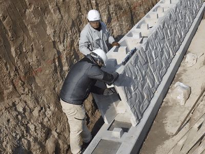 岩国市で擁壁工事を行うヨネモト興産のスタッフ達